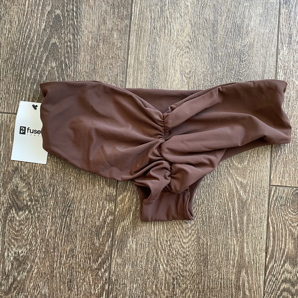 NWT fused hawaii scrunch butt bottom M brown